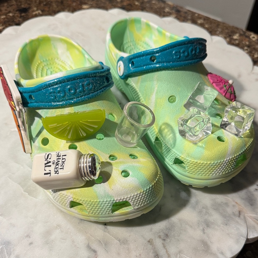CROCS Margaritaville Clogs - M6 / W8